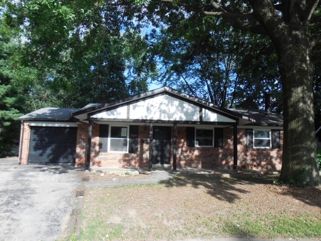 2524 Black Pine Ct, Florissant, MO 63031 