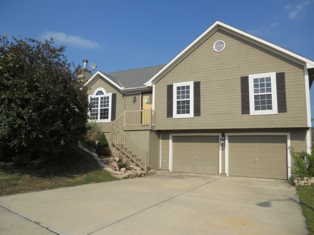 7211 N Lewis Avenue, Kansas City, MO 64158 