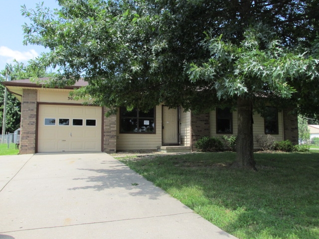 301 Bryan Ave, Rogersville, MO 65742 