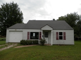 1014 N Market Ave, Bolivar, MO 65613 