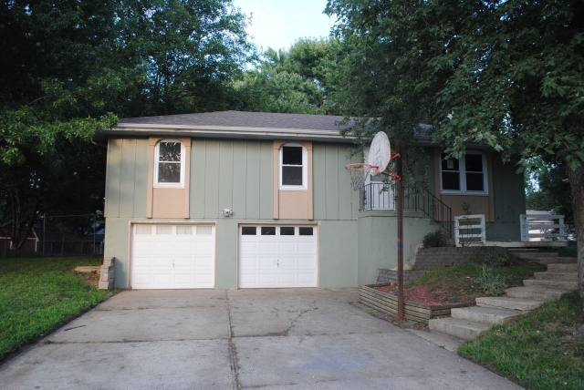 2105 Southeast Austin St, Oak Grove, MO 64075 
