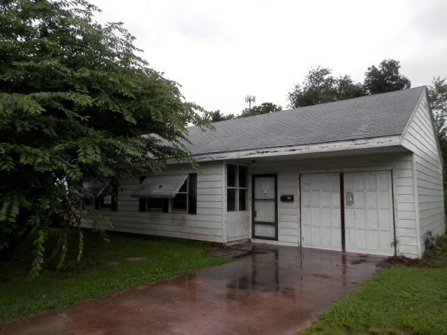 1311 S Willow Ln, Springfield, MO 65804 