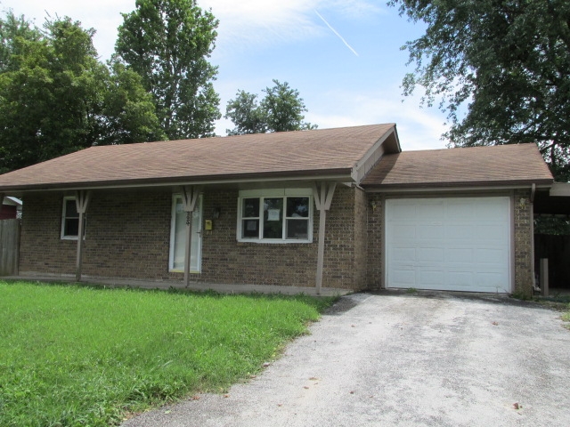 224 W Charles St, Republic, MO 65738 