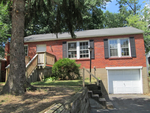 2303 Wismer Ave, Overland, MO 63114 