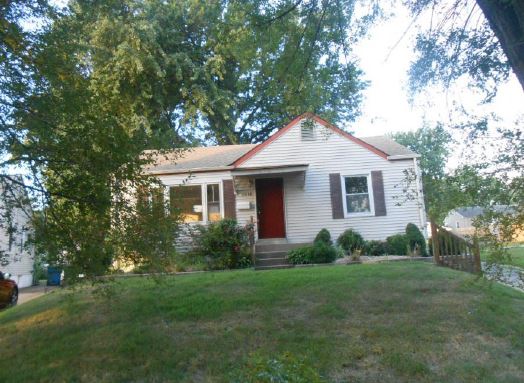 9848 Meadow View Dr, Saint Louis, MO 63114 