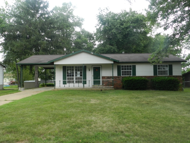 242 Meadowbrook Dr, Farmington, MO 63640 