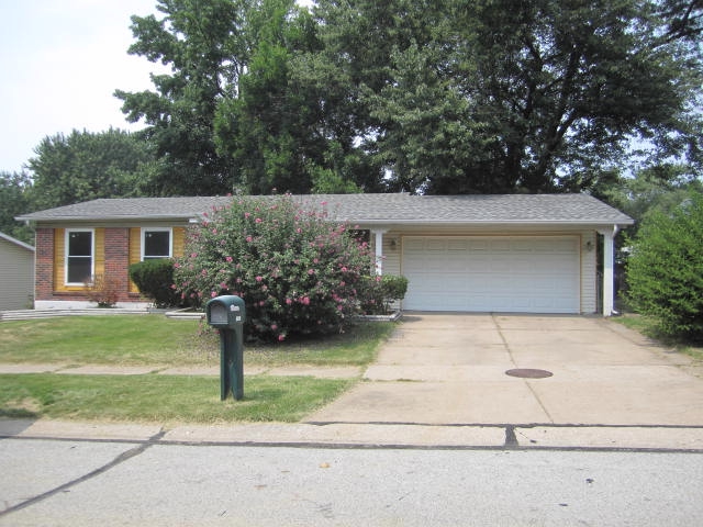 11747 Vizcuya Ct, Florissant, MO 63033 
