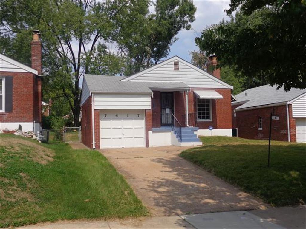 7417 Hillsdale Drive, St Louis, MO 63121 