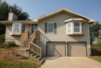 308 NE 4th Ter, Oak Grove, MO 64075 