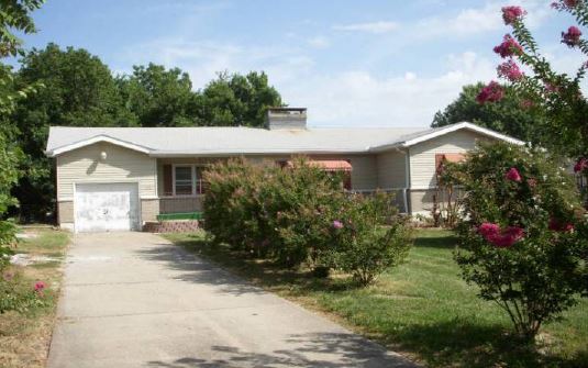 518 SE 3rd St, Lee's Summit, MO 64063 
