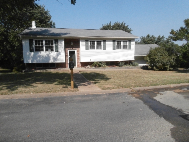 1719 Sparrow Point Lane, Fenton, MO 63026 