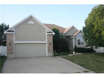 608 Ne Cumberland Dr, Blue Springs, MO 64014 