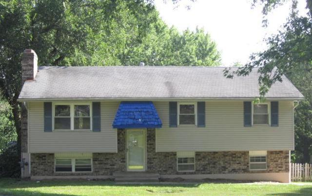 2004 Southeast Manor Place, Blue Springs, MO 64014 