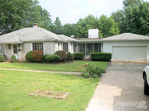 West Maple St, Marshfield, MO 65706 