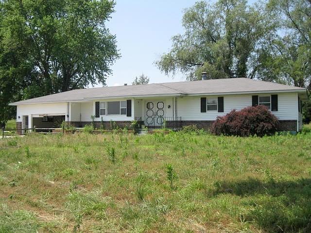 Catfish City Ln, Glasgow, MO 65254 