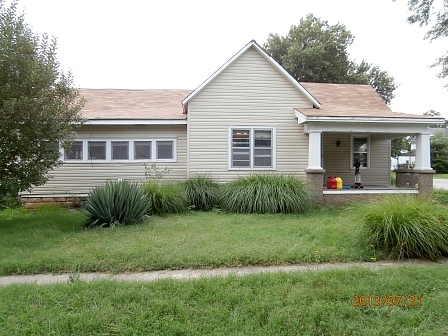 Pleasant St St W, Aurora, MO 65605 