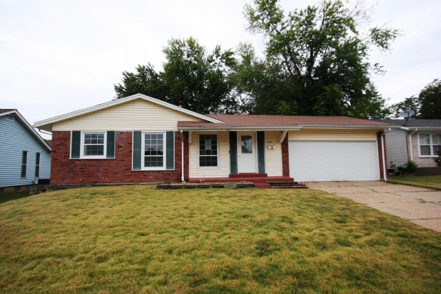 3551 Heather Trails Dr, Florissant, MO 63031 