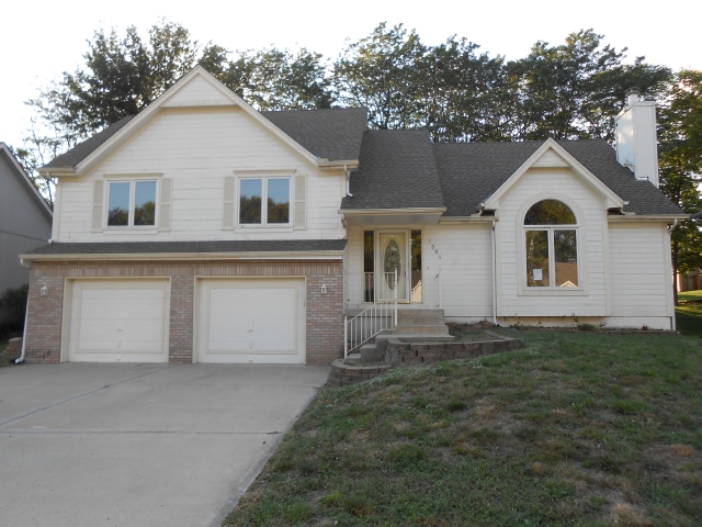 7304 N Oakland Ave, Kansas City, MO 64158 