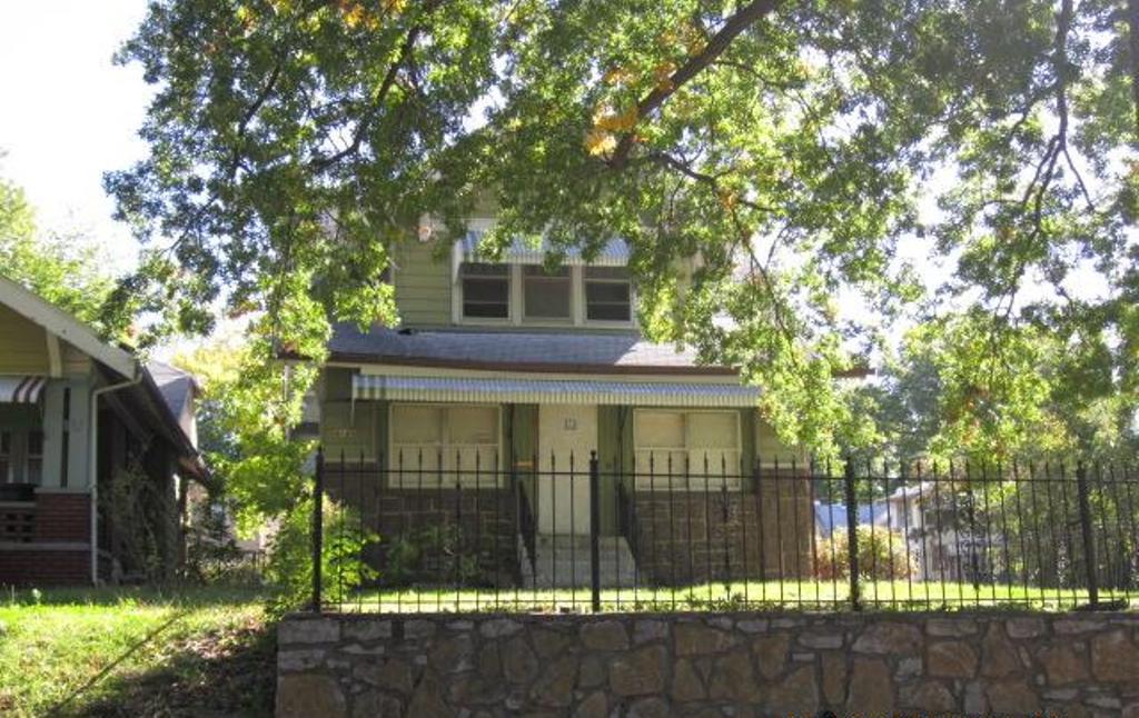 4145 S Benton Ave, Kansas City, MO 64130 