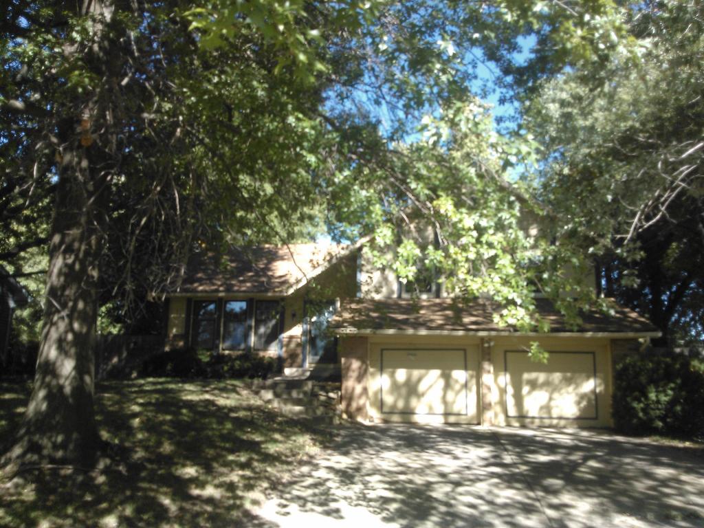 1520 La Chateau Dr, Liberty, MO 64068 