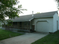 704 Pawnee Ln, Belton, MO 64012 
