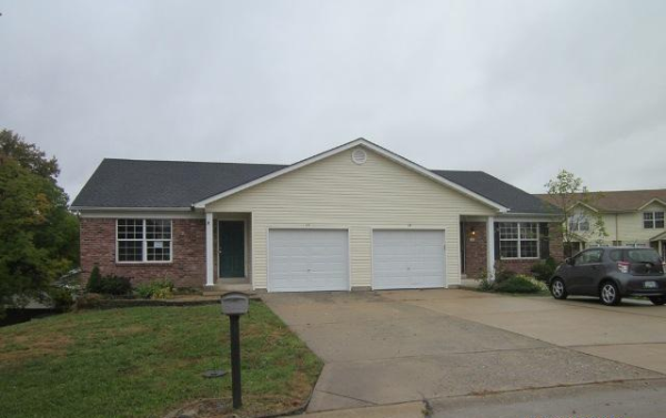 32 Holder Ct, Saint Peters, MO 63303 