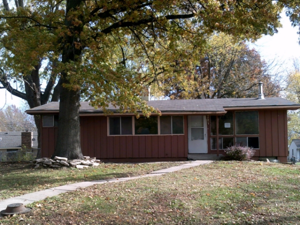 21 Johnson St, Buckner, MO 64016 