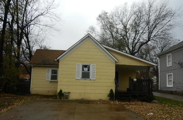 409 SW 13th St, Blue Springs, MO 64015 