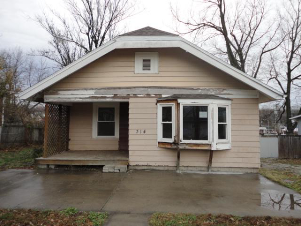 314 N Independence St, Pleasant Hill, MO 64080 