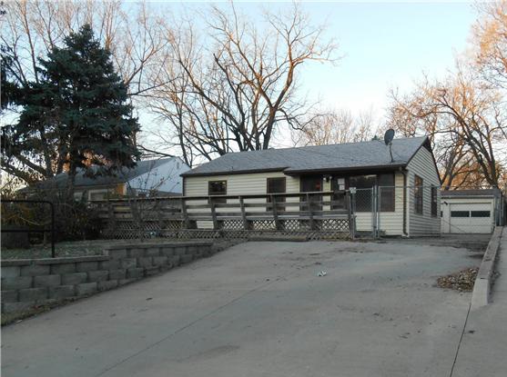 1332 S Mccoy St, Independence, MO 64055 