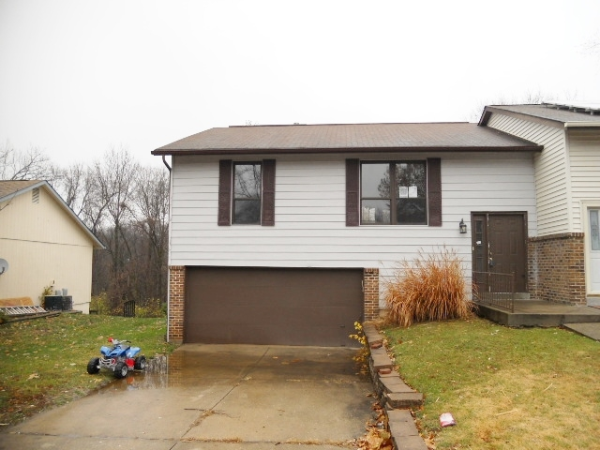 3014 Bluffwood Dr, Saint Charles, MO 63301 