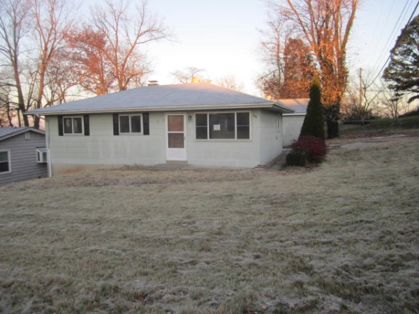 39 Oakland Dr, Saint Charles, MO 63303 