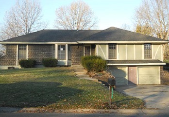 5714 NW Raintree Dr, Parkville, MO 64152 