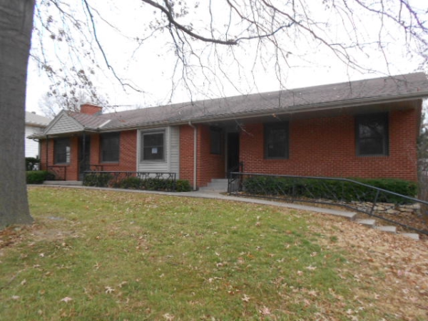 5809 N Colrain Ave, Kansas City, MO 64151 