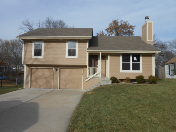 246 NE 82nd St, Kansas City, MO 64118 