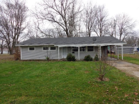 708 E Lakeview Ave, Centralia, MO 65240 