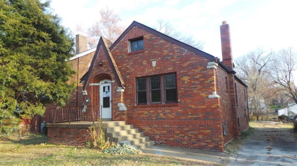 1530 Collins Ave, St Louis, MO 63117 