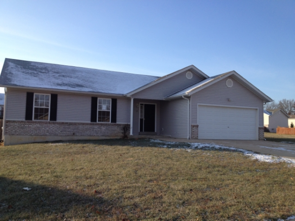 2 Robin Hood Dr, Troy, MO 63379 