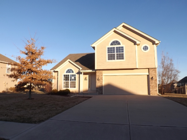 10205 N Spruce Ave, Kansas City, MO 64156 