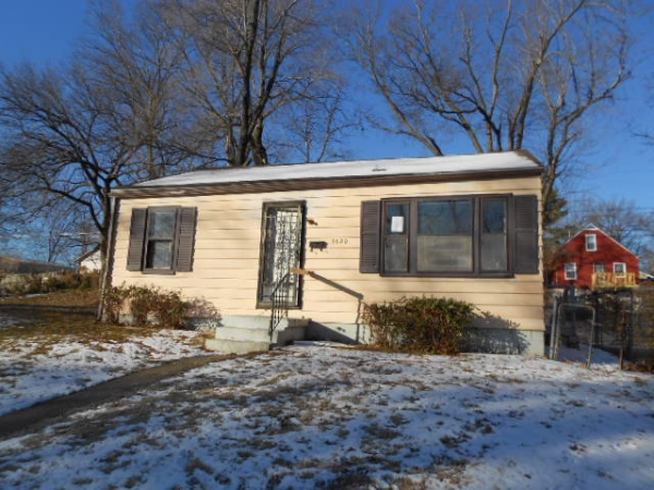 5620 Agnes Ave, Kansas City, MO 64130 