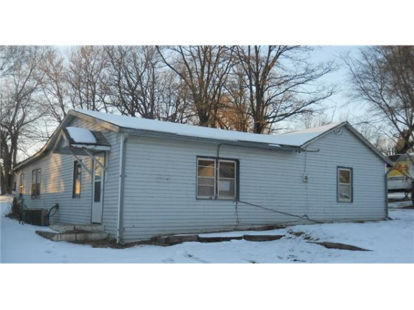 704 Harrington St, Dearborn, MO 64439 