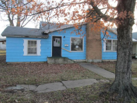 126 E Pleasant St, Aurora, MO 65605 