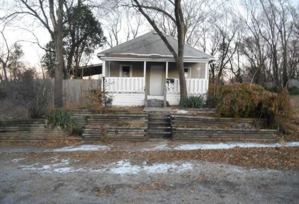 813 S Delaware St, Independence, MO 64050 