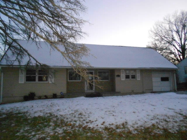 9813 E Gregory Blvd, Raytown, MO 64133 