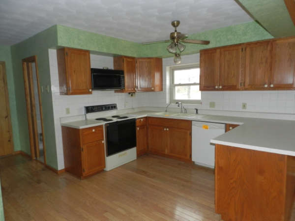 1003 S Lakeview Dr, De Soto, MO 63020 