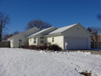 105 Howard Burton Dr, Centralia, MO 65240 