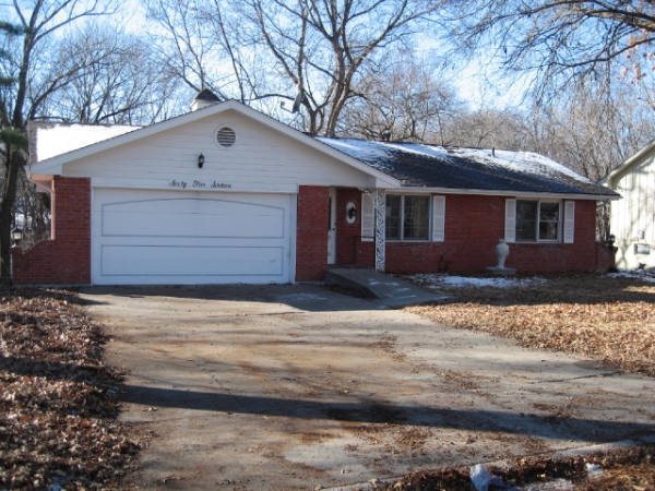 6516 NW Quail Run Dr, Kansas City, MO 64152 