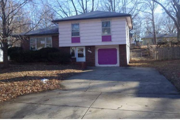 9315 Palmer Ave, Kansas City, MO 64138 