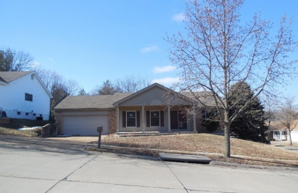 2501 Forest Leaf Pkwy, Ballwin, MO 63011 