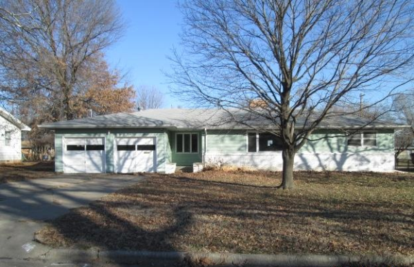 1909 E Greenwood St, Springfield, MO 65804 